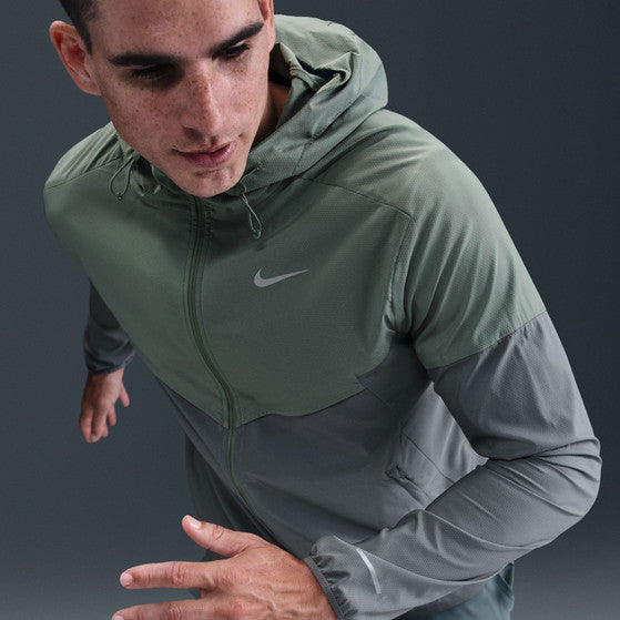 Nike Impossibly Lightweight Windrunner Jacket clay green/smoke grey